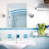 Banho azul claro e fresco