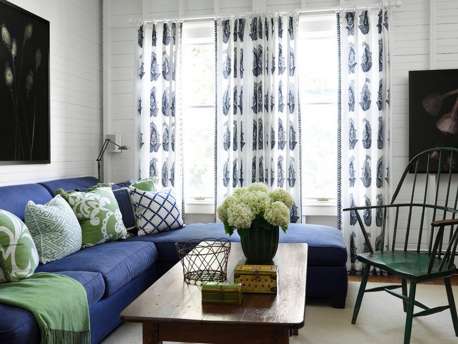 Green and blue colors for the living room.