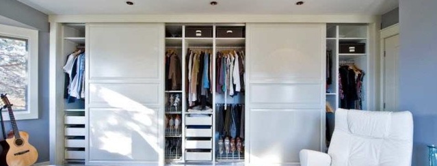 خزانة ملابس منزلقة - الحل الأفضل لتنظيم مساحة غير مريحة