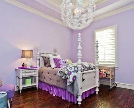 Interior alb-violet