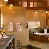 Iespaidīgs vannas istabas dizains ar piepūli