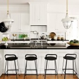 Αρχικές καρέκλες στην κουζίνα