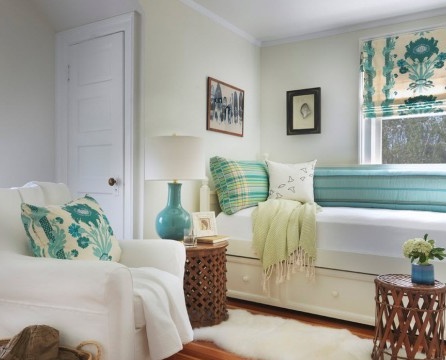 Cozy and warm turquoise bedroom