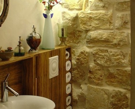 Kámen v nástěnné dekorace toalety