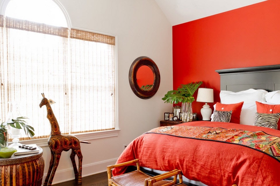 Fenster im roten Schlafzimmer