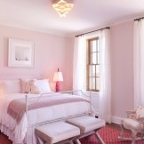 ห้องนอนสีชมพูและสีขาว