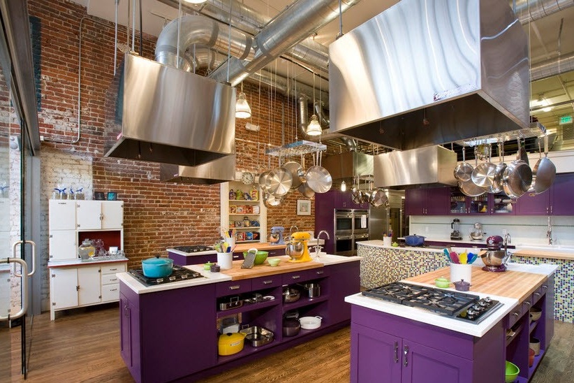 Violeti brūna virtuve