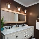 Dark brown with white in the bathroom - a festive combination