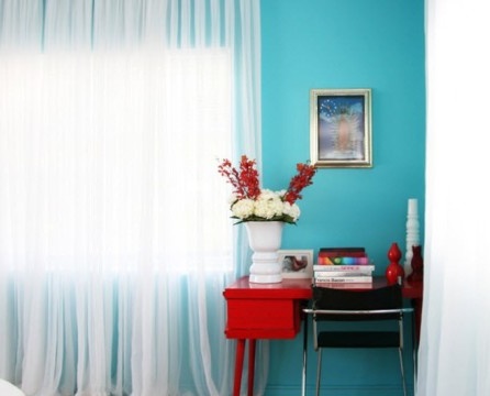 Red-turquoise duet is the key to a good mood