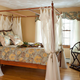 Curtains - the secret of a cozy bedroom