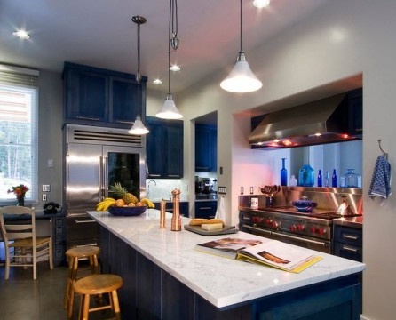 Niebieskie wnętrze kuchni
