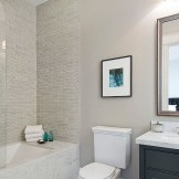 Skaisti dizaina flīzes vannas istabā