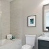 Hermosos azulejos de diseño en el baño.