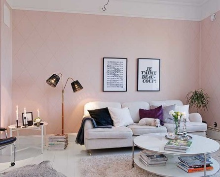 Vaaleanpunainen olohuone