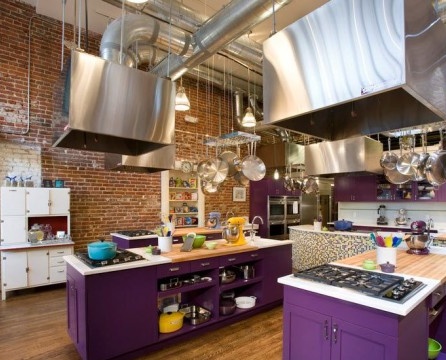 Violets virtuves interjers