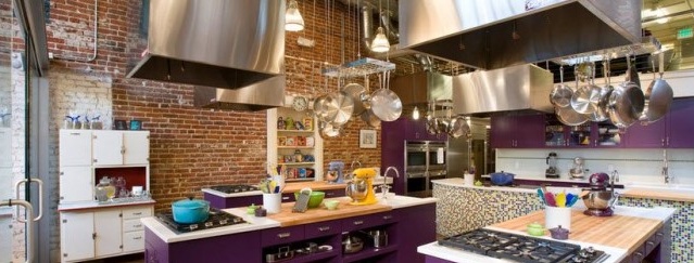 Violetti keittiön sisustus