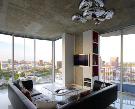 Obývací pokoj s panoramatickým oknem
