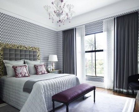 Dzisiejsza sypialnia charakteryzuje się całkowitym brakiem jaskrawych, jaskrawych kolorów