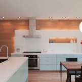 Ovanlig design av ett kök med en nisch