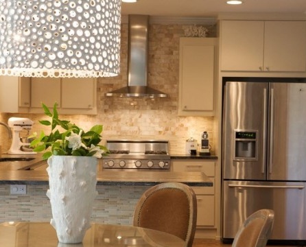 The emphasis in the design of modern kitchens is on furniture