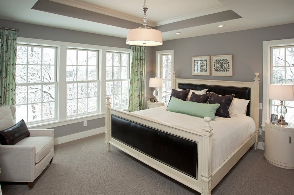 Green color in the interior of a gray bedroom