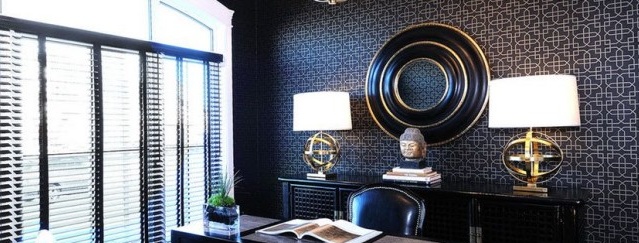 Kouzelná a tajemná černá tapeta v interiéru