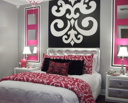 La couleur rose rend la pièce confortable et tendre