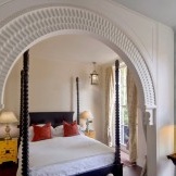 Arch-shaped door in the bedroom