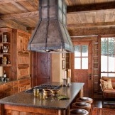 Holz im Inneren der Küche