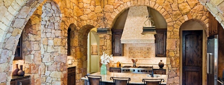 Decoração de pedra no interior de uma cozinha moderna