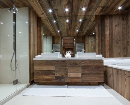 Badkamer gemaakt van natuurlijke materialen