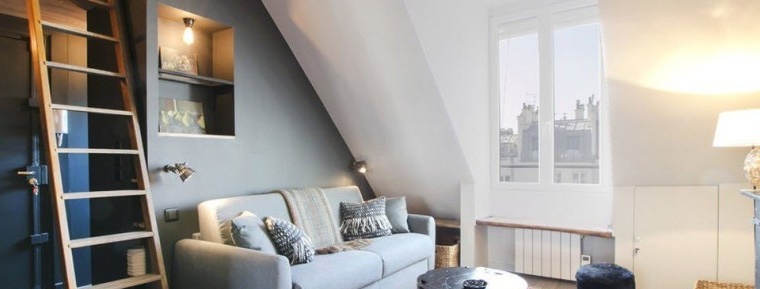 Interior de um apartamento no sótão de Paris