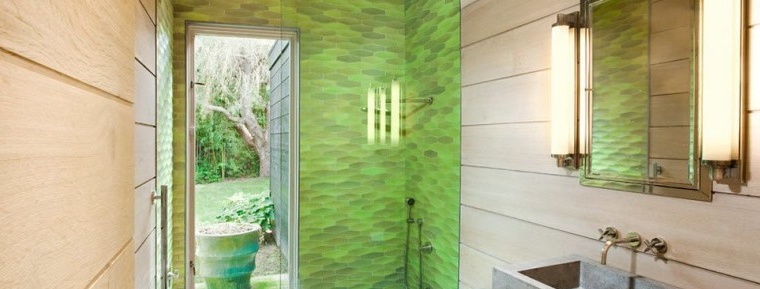 Ang pagtatapos ng shower cabin sa isang banyo