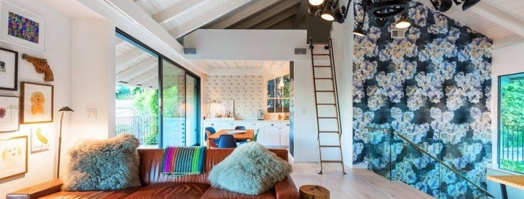 Interiér obývacej izby v modernej chate