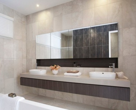 Mirror para sa isang modernong banyo