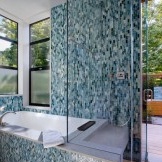 Mosaico per la finitura delle superfici del bagno