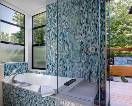 Mosaico para el acabado de superficies de baño.