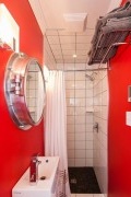 Spilgts, maza izmēra vannas istabas dizains