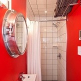 Svijetli dizajn kupaonice malih dimenzija