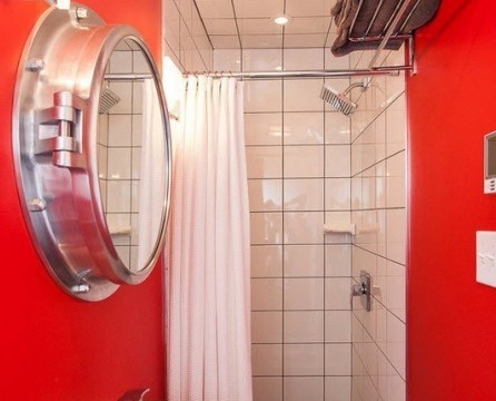 Spilgts, maza izmēra vannas istabas dizains