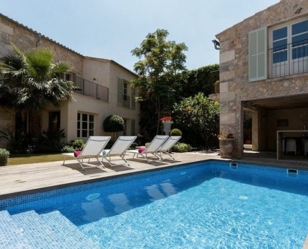 Villa española con piscina