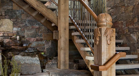 Conception d'escalier dans une maison de campagne