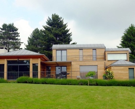 Casa de campo con revestimiento de madera