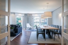 Moderný dizajn obývacej jedálne