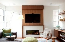 Dzīvojamā istaba ar kamīnu modernā stilā