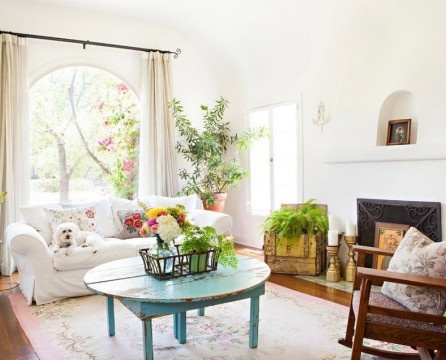 Living room with a fireplace in the style of shabby chic