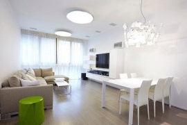 Snøhvit design av en leilighet i Moskva