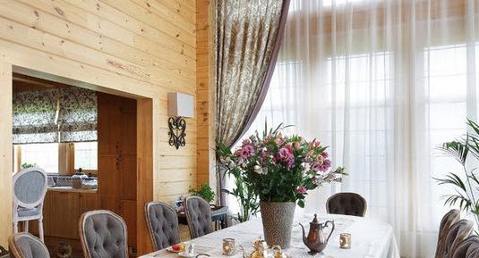 Interiér súkromného domu lepených trámov