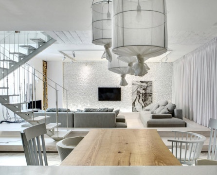 Salon blanc comme neige dans une maison privée de Kiev