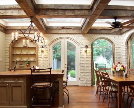 Ceiling beams as a way of decorating modern rooms